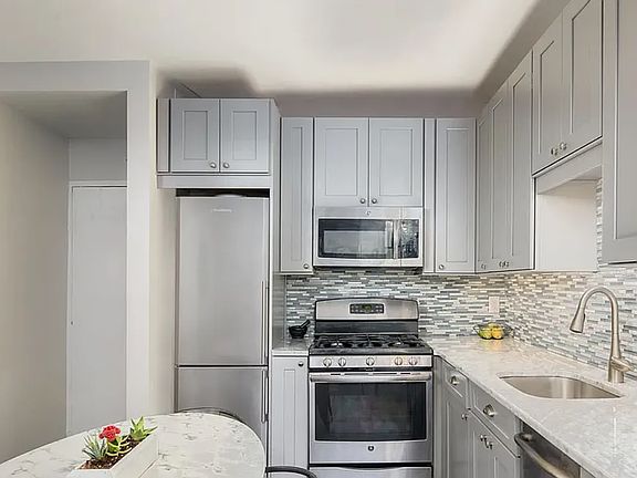 4th image of 221 W 21st St APT 3C