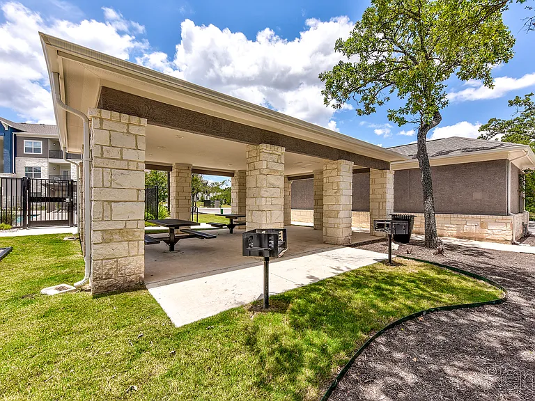 Live Oak — Photo 28