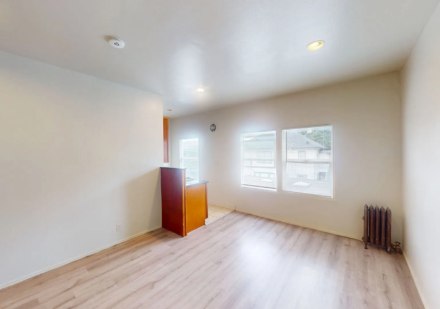 454 34th St — Photo 3