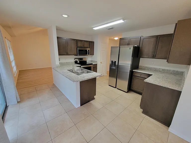 2405 Hemlock Dr — Photo 8