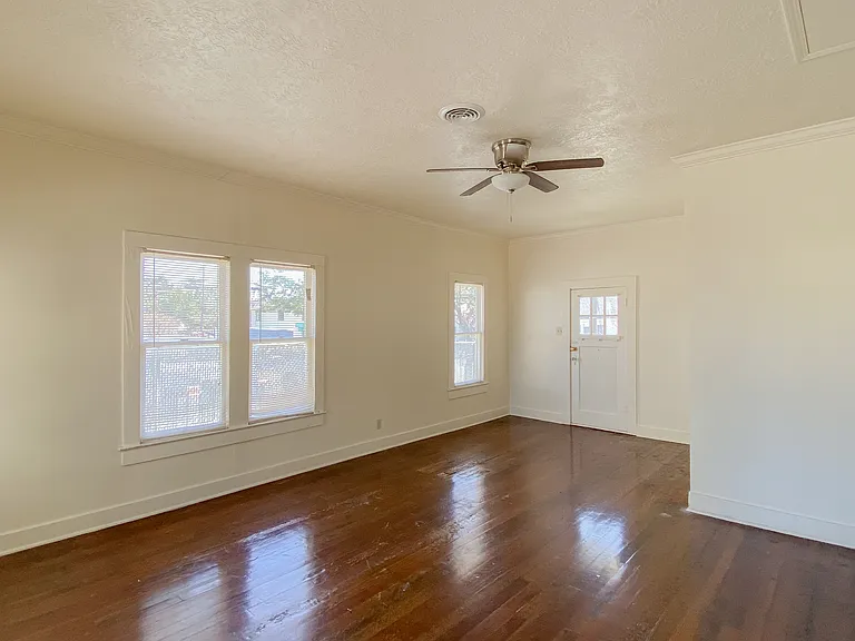 439 Iris St — Photo 13
