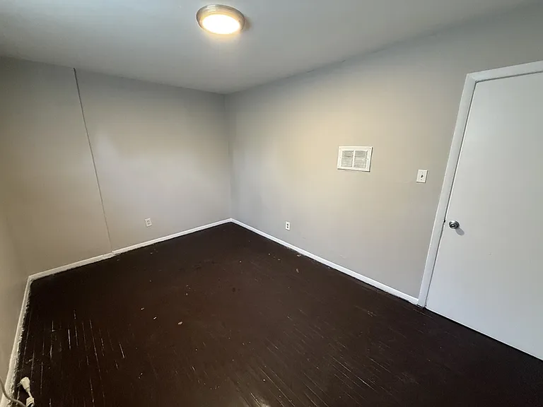 2086 Hubert Ave #5 — Photo 16