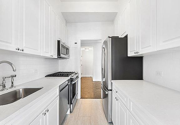 4th image of 136 E 55th St APT 9J