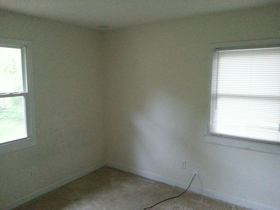 2nd image of 18 Parker St
