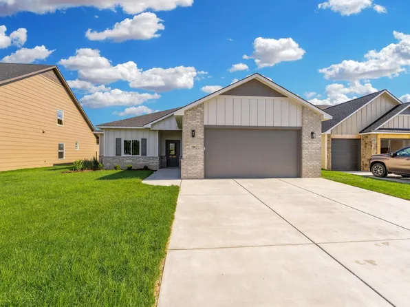 738 N Rainbow Lake Ct, Wichita, KS 67235