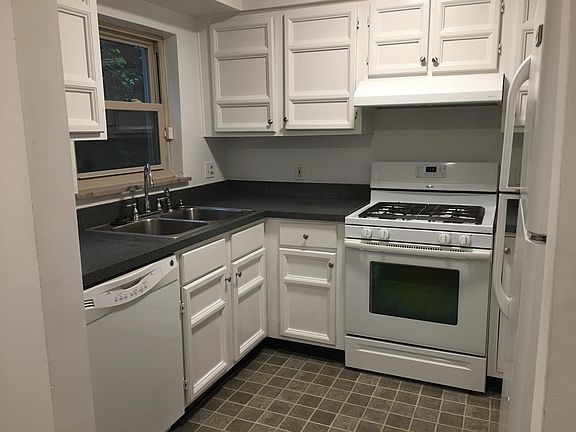 4th image of 514 Lowell Ave #1