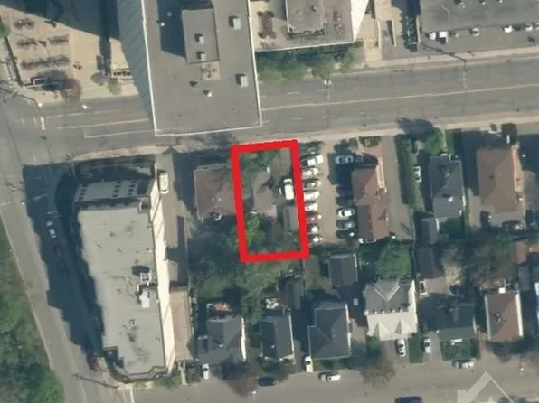 12 McArthur Ave, Ottawa, ON K1L 6R2