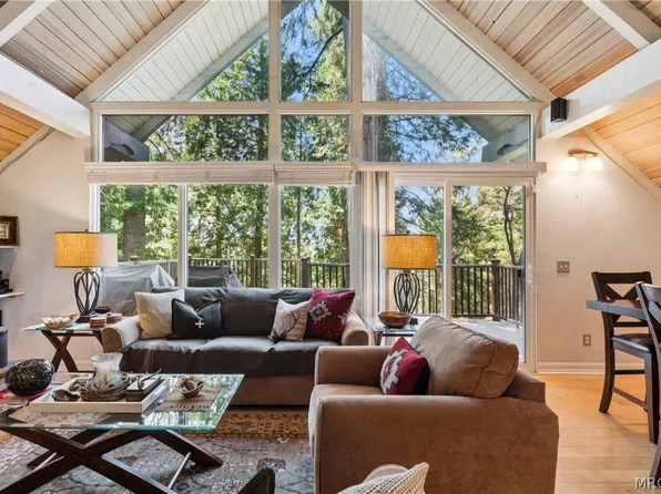 111 Grizzly Rd, Lake Arrowhead, CA 92352