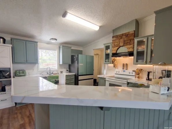 153 Davie, Marion, TX 78124