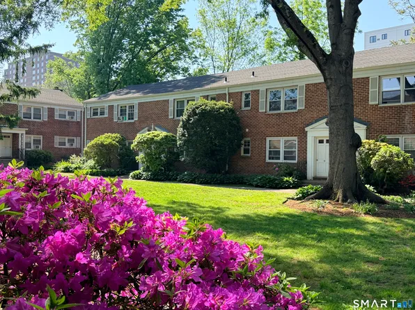 20 North St APT 11-2, Stamford, CT 06902