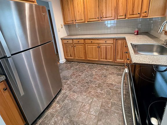 4th image of 322-328 Perry Rd