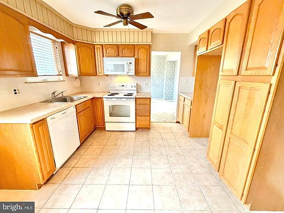 2nd image of 302 Provincetown Rd