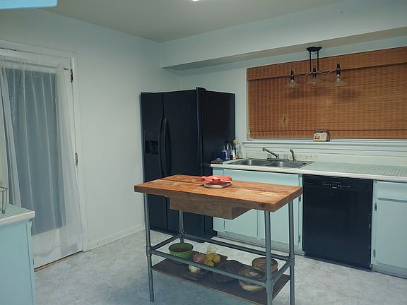 2nd image of 975 Coronado Dr