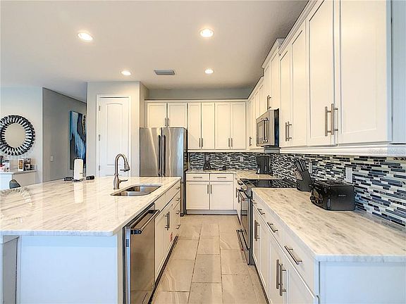 4th image of 7655 Fairfax Dr