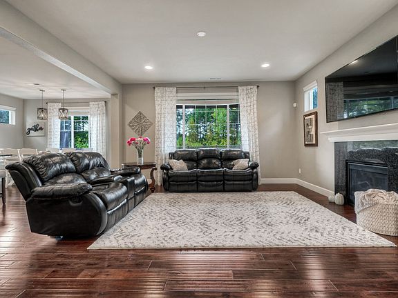 3rd image of 18821 Greenwood Pl E