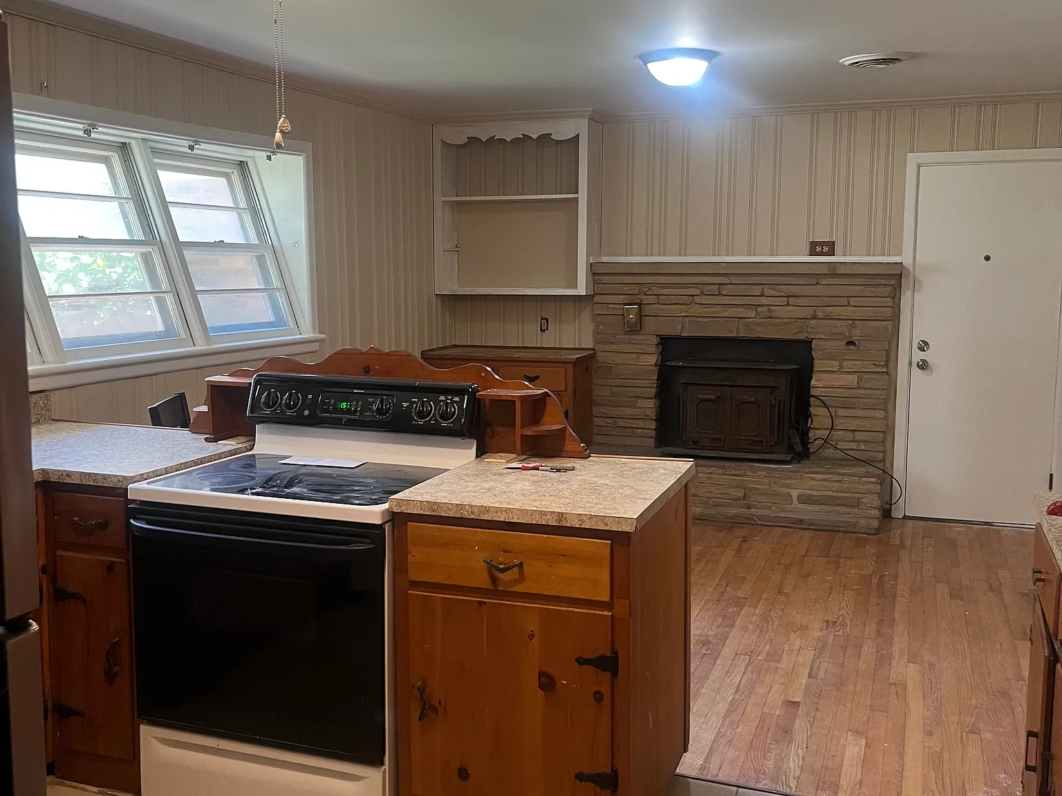 4 bed, 2100 sqft, $2,500 — Photo 2