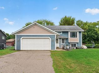 9578 River Forest Dr, Monticello, MN 55362