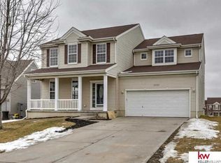 2412 Quartz Dr, Papillion, NE 68046