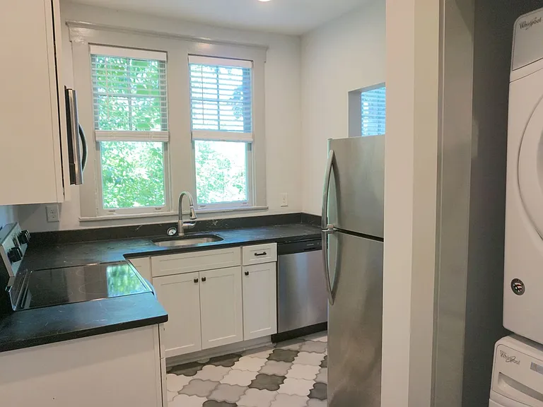 2411 Habersham Melrose — Photo 8