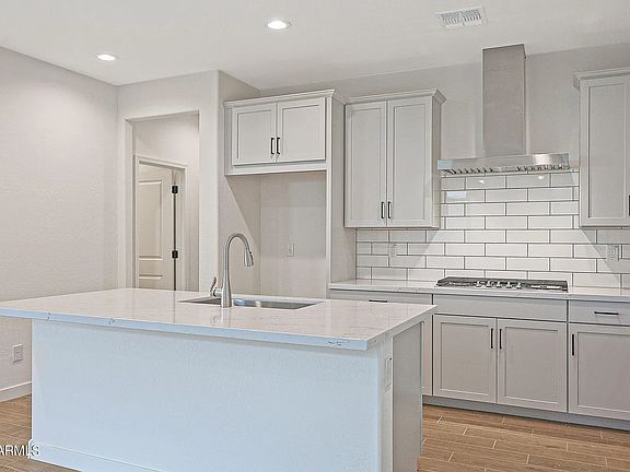 4th image of 960 N 110th Ave