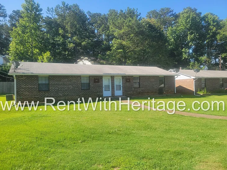 1049 Old Powder Springs Rd SW — Photo 2