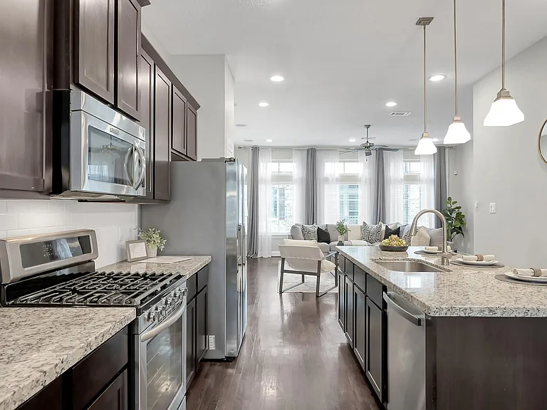 351 W 26th St — Photo 25