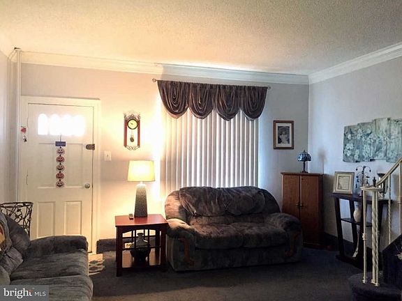 4th image of 4420 Unruh Ave