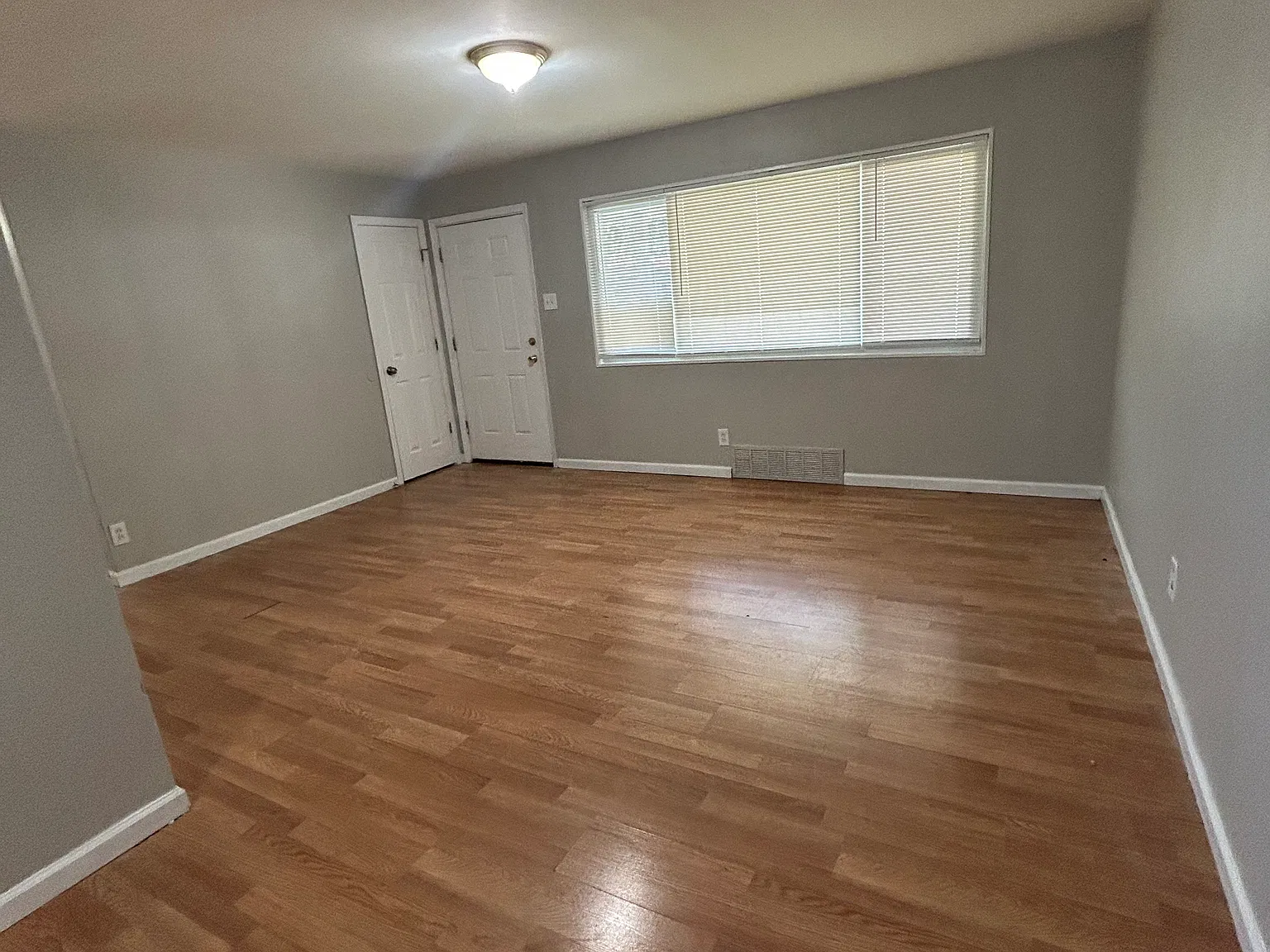 3 bed, 984 sqft, $1,575 — Photo 3
