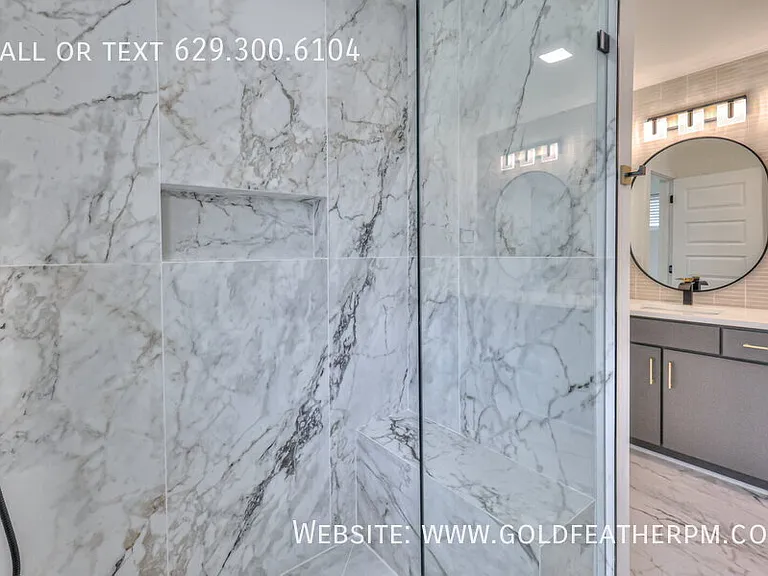 402B E Trinity Ln — Photo 19