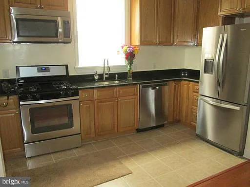 402 Summit Ave #2 — Photo 3