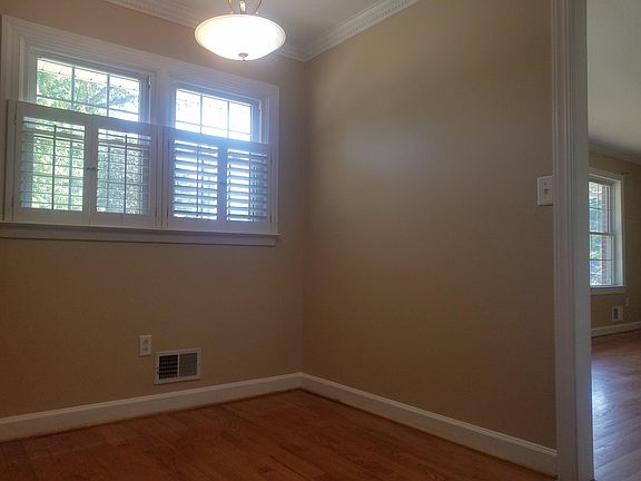 Dining area in kitchen