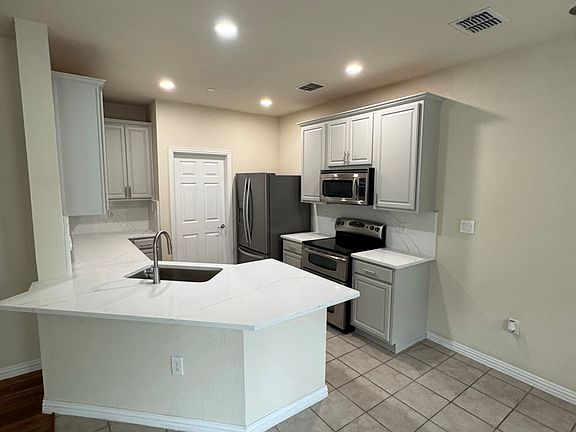 2nd image of 3412 Belladonna Dr