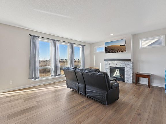 4th image of 18357 Glacier Way