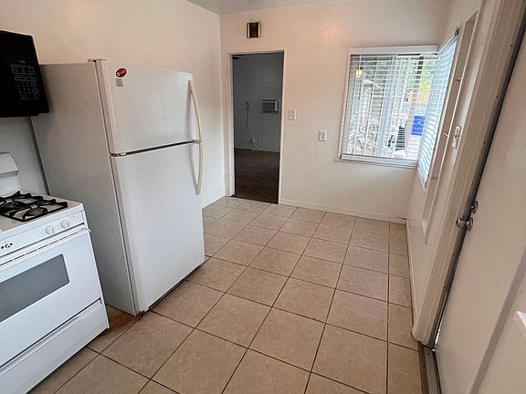 5th image of 1284 N Van Ness Ave
