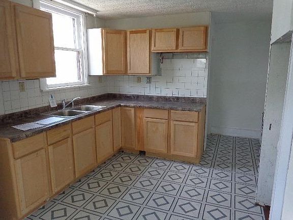 3rd image of 23 N 10th St