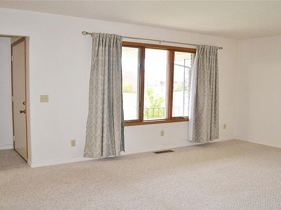 4th image of 1031 Armsgate Rd