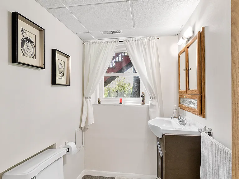 1140 Sunnyslope Dr — Photo 2