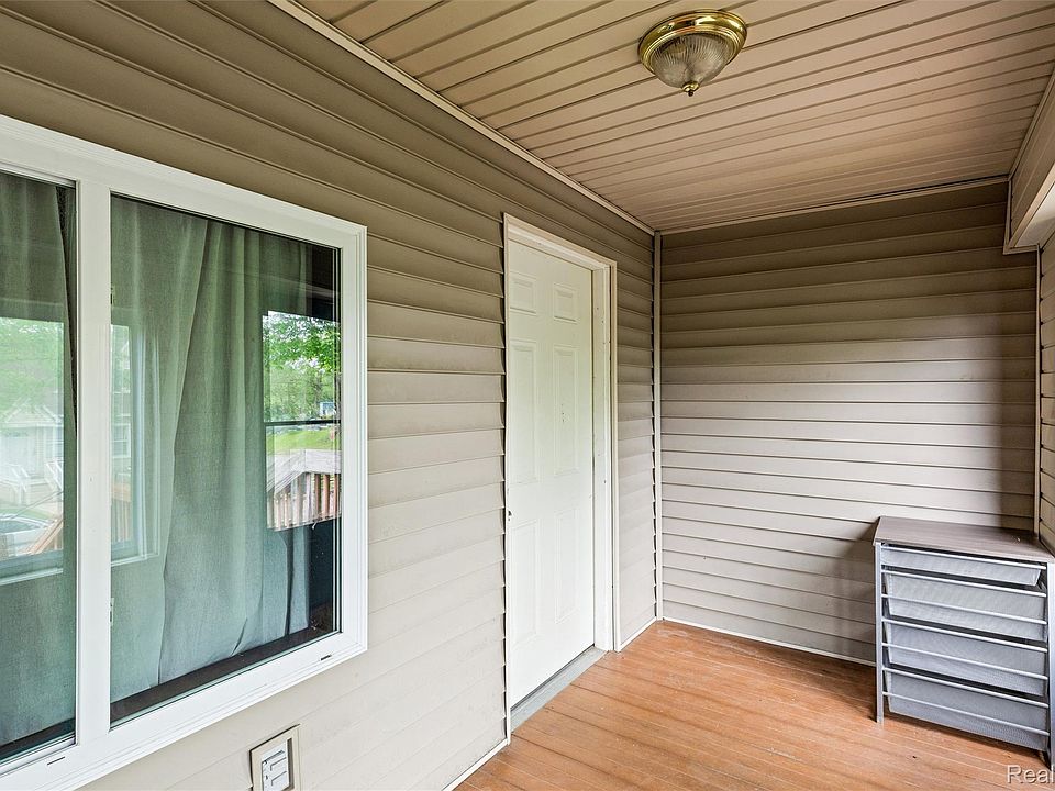 649 Lounsbury Ave, photo 2