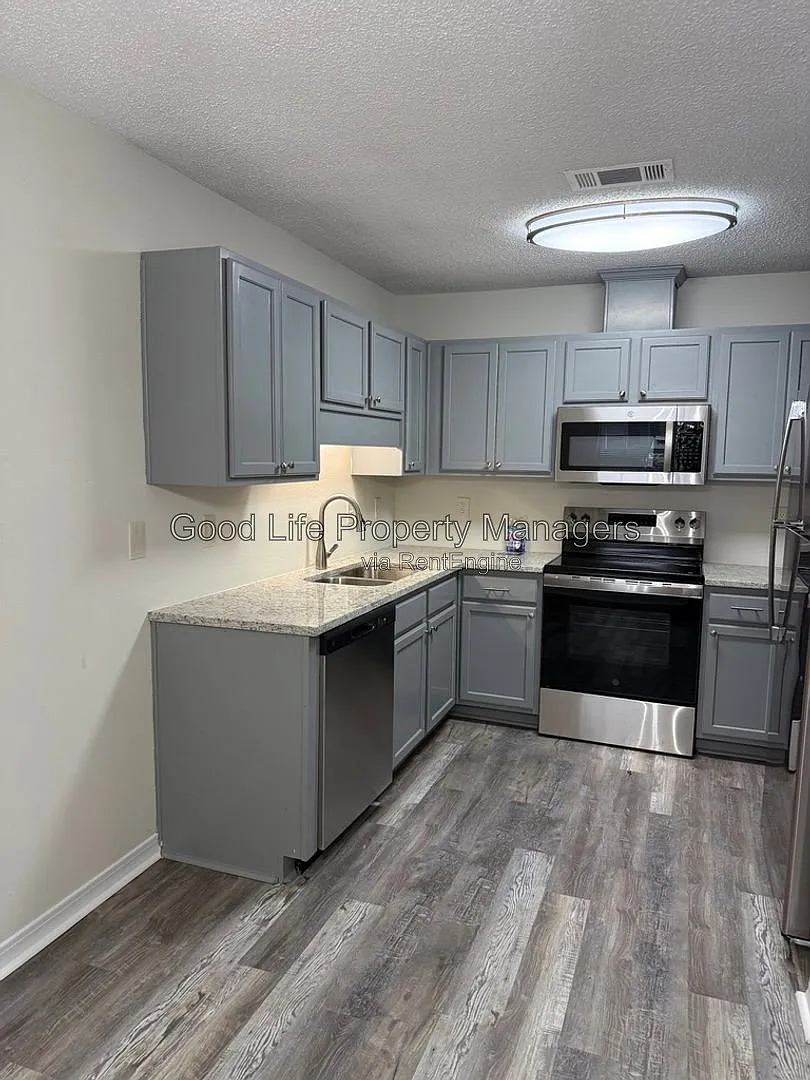 3 bed, 2.0 bath, 1150 sqft, $1,575 — Photo 1