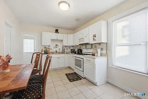 33 Baggott St — Photo 5