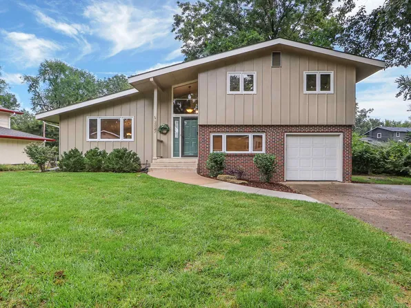 2827 Oregon Ln, Manhattan, KS 66502