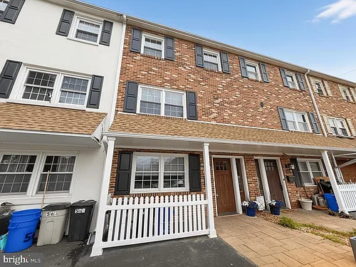 561 W Marshall St Photo 1