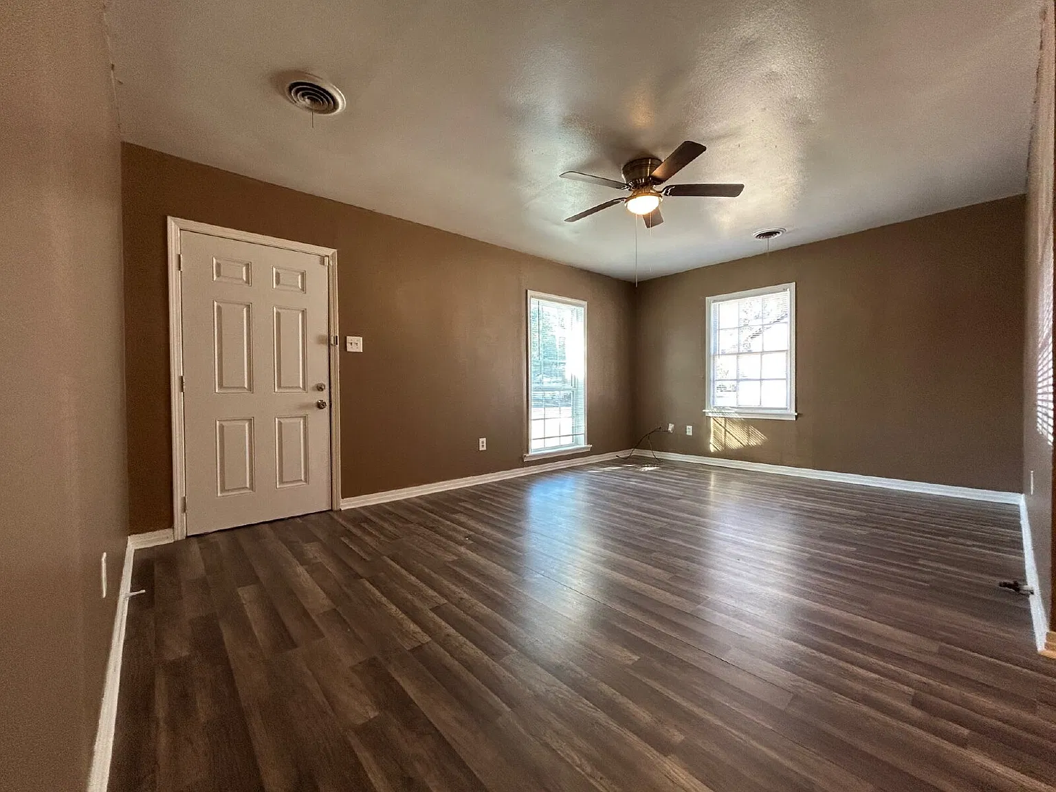 2 bed, 1.0 bath, 1080 sqft, $950 — Photo 4