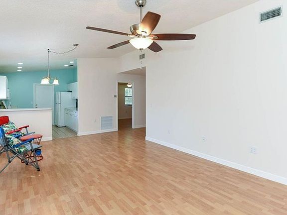 5th image of 373 Bearded Oaks Cir
