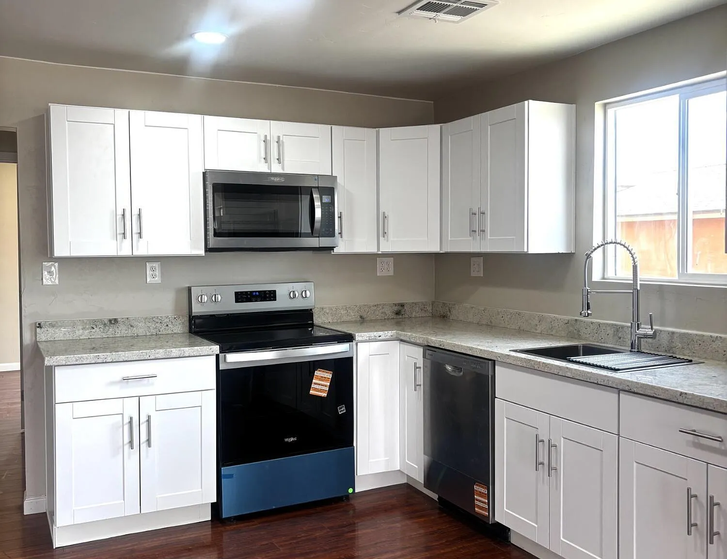 3 bed, 2.0 bath, 1100 sqft, $1,295 — Photo 1