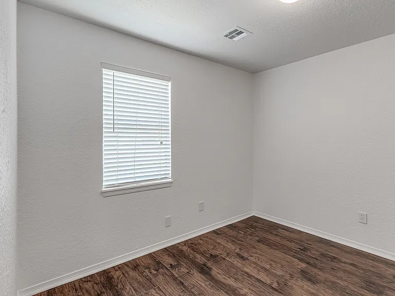 1608 NW 7th St — Photo 25