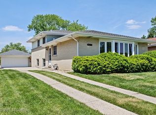 8810 N Ozanam Ave, Niles, IL 60714