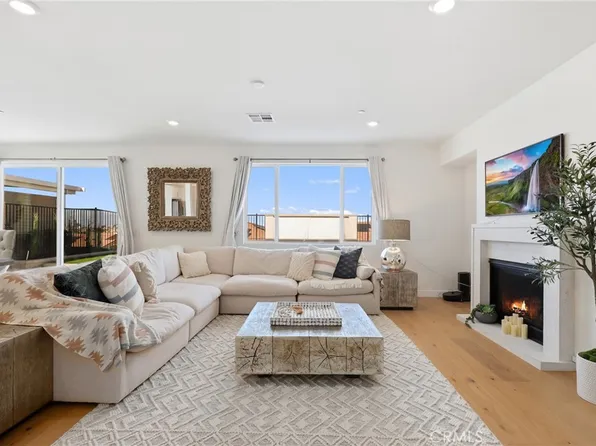 2805 Santa Fiora Cir, Corona, CA 92882