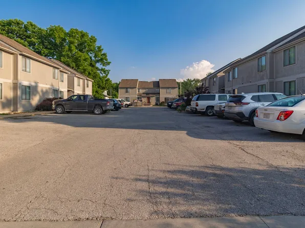 Cedarwood Apartments 211, 211 W Main St APT B, Smithville, MO 64089