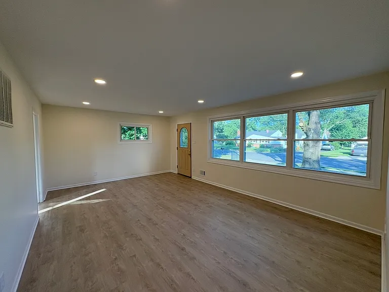 27 Yorktown Rd — Photo 5